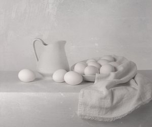 Vita ägg och kanna av Margareth Perfoncio