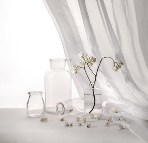 Stilleben med vita blommor av Margareth Perfoncio