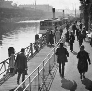 Berlin: An der Jannowitzbrucke; Jannowitz Bridge (s/v foto)