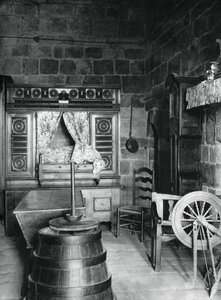 Interiör, Dinan, Bretagne, Frankrike, 1937. av Martin Hurlimann