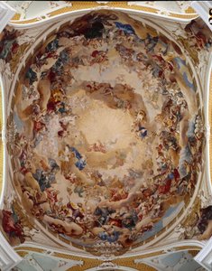 Utsikt över fresker av Martin Knoller (1725-1804) som dekorerar kupolen på Benediktinerklostret Ulrich och Afra. Neresheim, Tyskland. I mitten, representation av den heliga treenigheten: Jesus Kristus, Gud och den helige Andes duva