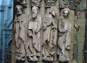 Detalj av Portico de la Gloria föreställande apostlarnas sten