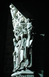 Detalj av Portico de la Gloria med profeterna i Gamla testamentet (sten)