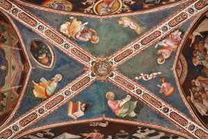 Vy över valvet med fresk som representerar de fyra evangelisterna, de tre vända mot Treenigheten och Livets Träd, det mystiska lammet, det välsignade Jesusbarnet i krubban och den uppståndne Kristus, The Contrari Chapel, Vignola Stronghold, ca 1420 (foto)
