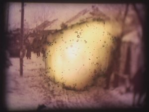 Barbarossa, 2002 (videoprojektor och simulerad diaprojektor) av Mat Collishaw