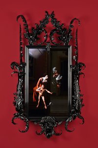 Black Mirror, Leo Minor, 2014 (svart Muranoglas, övervakningsspegel, stål, trä, lack, LCD-skärm och hårddisk) av Mat Collishaw