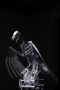 The Nerve Rack, 2019 (Acetal, Akryl, Aluminium, Mässing, Elektriska kretsar, Färg, PVC, Resin, Servomotorer, Stål) av Mat Collishaw