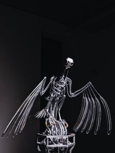 The Nerve Rack, 2019 (Acetal, Akryl, Aluminium, Mässing, Elektriska kretsar, Färg, PVC, Resin, Servomotorer, Stål) av Mat Collishaw