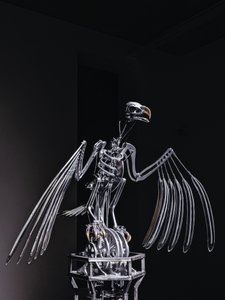 The Nerve Rack, 2019 (Acetal, Akryl, Aluminium, Mässing, Elektriska kretsar, Färg, PVC, Resin, Servomotorer, Stål) av Mat Collishaw