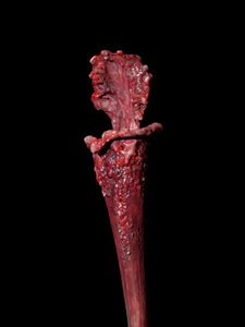 The Venal Muse, Fenside, 2012 (harts, emaljfärg, trä, glas, stål) av Mat Collishaw