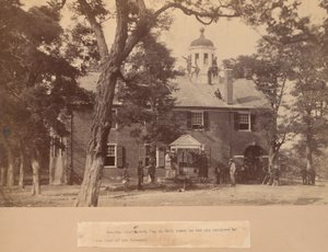 Fairfax Court House, Virginia, med unionssoldater på framsidan och på taket av Mathew Brady