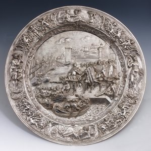 Silverplatta föreställande Christofer Columbus avfärd (smält silver, präglat och mejslat) av Matthias Melijn