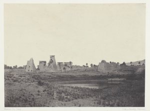 Karnak Palace, South Propylaea; Thebe av Maxime Du Camp