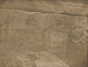 Karnak Palace, Exteriör sniderier av granithelgedomen., 1849-51. av Maxime Du Camp