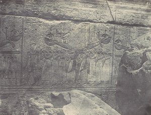 Thebe. Karnak Palace. Exteriör skulpturer av Granit Sanctuary, 1850. av Maxime Du Camp