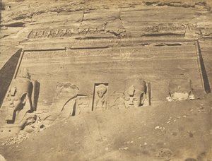 Utsikt över fasaden på Spéos de Phré, i Abousemblil, mars 1850. av Maxime Du Camp