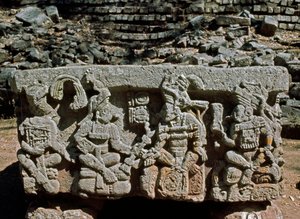 Altare Q med kröning av kungen av den uppgående solen, 776 e.Kr av Mayan