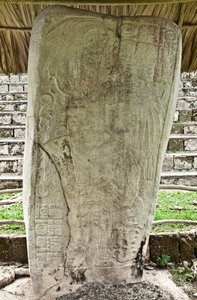 Stela 9 föreställer Ajb