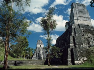 Tikal tempel II eller maskernas tempel, 700- till 800-talet av Mayan