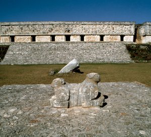 Utsikt över guvernörens palats, de två jaguarernas altare, 900-1000-talet av Mayan