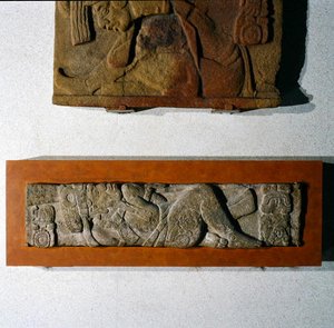 Lintel 27 från Tonina, Chiapas, Mexiko, sen klassisk period (600-900 e.Kr.) (sten) av Mayan Mayan