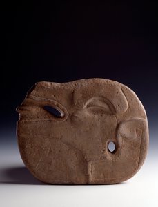 Pre-columbiansk konst, Mayacivilisation, klassisk period: zoomorfisk yxa i huggen sten som representerar huvudet på ett rådjur. Dämpa. 26,5 x bredd 19,5 cm Guatemala, Museo Nazionale di Archeologia e Etnologia av Mayan Mayan