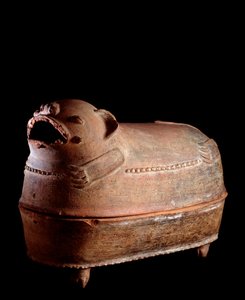 Förcolumbiansk konst, Mayacivilisation, sen klassisk period: gravurna av tetrapodlera med jaguarformat lock. Från Nebaj, Guatemala. Sol. h. 52 x bredd 70 cm Guatemala, Nationalmuseet för arkeologi och etnologi - Förcolumbiansk konst, Maya Civilization, l av Mayan Mayan
