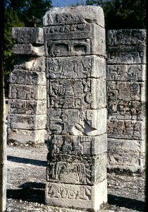 Stenristning (sten) av Mayan Mayan
