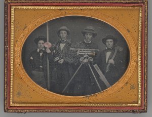 Untitled Group Portrait of Surveyors, 1855. av McDonell and Co.