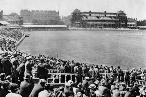 En cricketmatch, Lords cricketplan, London, 1926-1927. av McLeish