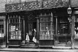 En butiksfront, Artillery Lane, utanför Bishopsgate, London, 1926-1927.