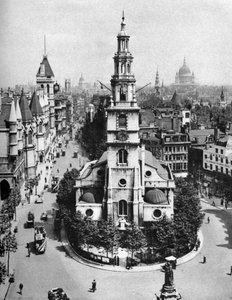 Church of St Clement Danes, Strand and Fleet Street från Australia House, London, 1926-1927. av McLeish