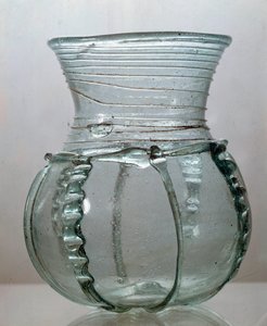 Merovingerkonst: charmoyglas. Gallien 600-talet. National Museum of Archaeology of Saint Germain en Laye