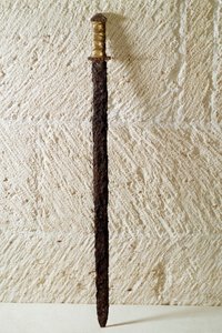 Merovingerkonst: epee, 600-talet. Gallien. Nationella arkeologiska museet i Saint Germain en Laye