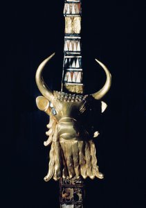 Tjurhuvud, dekor från en harpa, 2800-2300 f.Kr. (förgyllt trä) (se 198659)