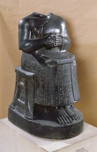 Huvudlös staty av prins Gudea (2170-2130 f.Kr.) som arkitekt, från Telloh (forntida Gersu) 2100-2000 f.Kr. (diorit)