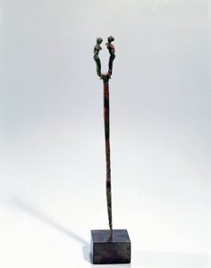 Orientalisk konst: nåla en huvuddekoration av två karaktärer. Bronsföremål, Omkring 3300 - 3200 f.Kr. (Urikperioden, Mesopotamien). Från Tello. Höjd 18 cm. Paris, Louvren av Mesopotamian Mesopotamian