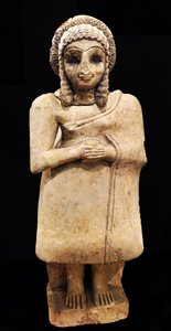 Staty av en kvinnlig dyrkare i en enkel klänning, Khfajah, Mesopotamien, ca 2650-2550 f.Kr. (gips)