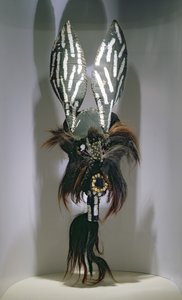 Kostymmask som används av Zapotec-folket i Oaxaca-regionen i Mexiko (blandade media, hår och läder) av Mexican School