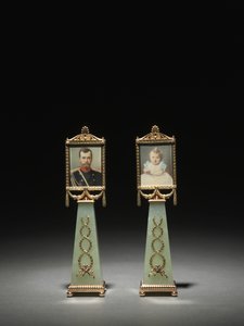 Inramade miniatyrer: Porträtt av tsar Nicholas II och porträtt av storhertiginnan Olga, företaget Peter Carl Fabergé