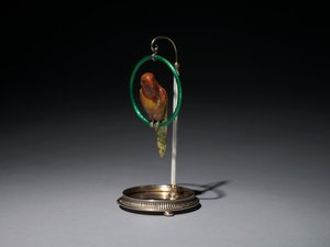 Papegoja på en abborre (Parrot), firma av Peter Carl Fabergé (1846-1920)