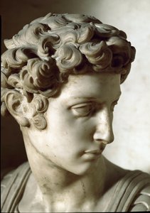 Allegori om dag og nat: detaljer om den afdøde. Giuliano de Medicis mausoleum. Marmor skulpturer av Michelangelo Buonarroti
