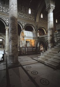 Krucifixets kapell (ciborium) av Michelozzo di Bartolommeo