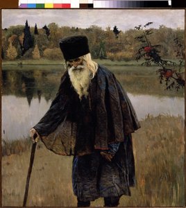 En eremit (En eremit). En gammal man, med skägg och vitt hår, går, böjd över käppen, på stranden av en sjö. Målning av Mikhail Vasilyevich Nesterov (1862-1942), olja på duk