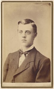 [Bystporträtt av en oidentifierad man] av Miller and Company