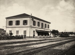 Att bygga ett imperium i den fascistiska tidsåldern: Järnvägsstationen i Asmara, 1936-05-09 (s/v foto) av Modestino Baldinetti