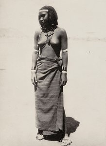 Att bygga ett imperium i den fascistiska tidsåldern: en Cunama-kvinna, 1936-05-09 (s/v foto)