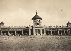 Att bygga ett imperium i den fascistiska tidsåldern: en abessinisk kyrka i Asmara, 1936-05-09 (s/v foto) av Modestino Baldinetti
