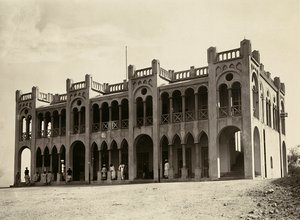 Att bygga ett imperium i den fascistiska tidsåldern: polisstationen i Agordat, 1936-05-09 (s/v foto) av Modestino Baldinetti