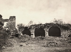 Att bygga ett imperium i den fascistiska tidsåldern: lejonens dike i kung Fasiladas slott i Gondar, Etiopien, 1936-05-09 (s/v foto) av Modestino Baldinetti